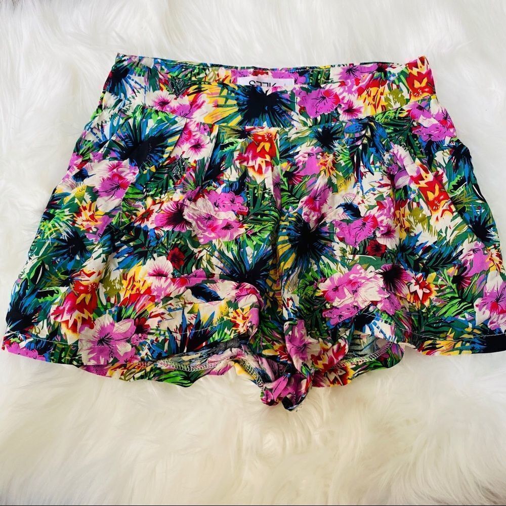 LF SEEK The Label high rise floral rayon shorts xs